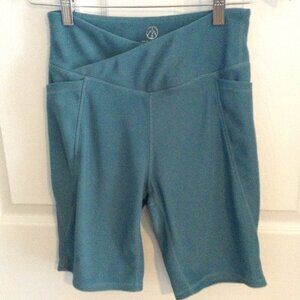 Move Theology Yoga set. "M", Yoga Retreat, Flexible, breathable, supportive